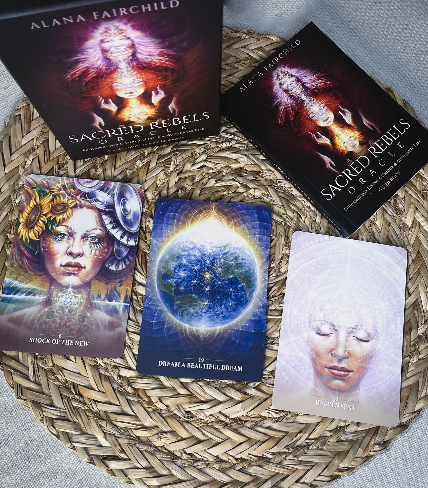 SACRED REBEL - ORACLE CARDS